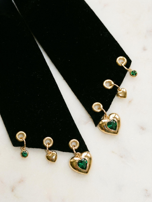 BLACK EMERALD HEARTS CHARM HAIR BOW